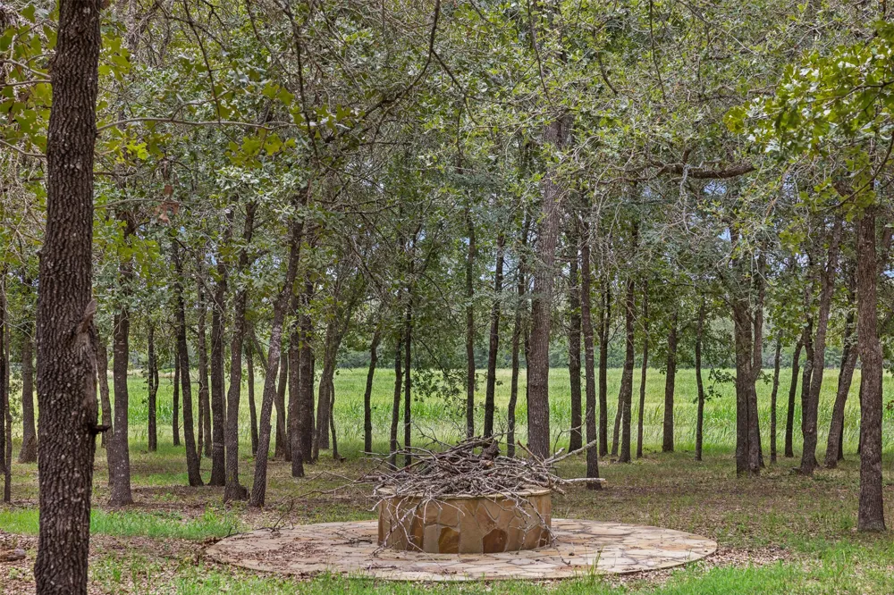 6944 County Road 132 Somerville, TX 77879