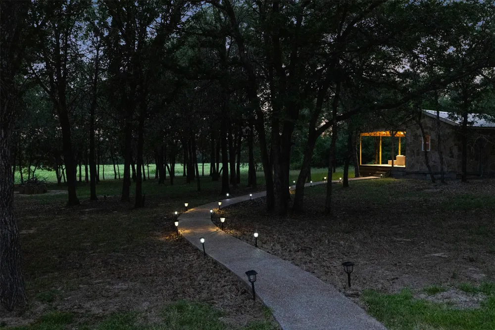 6944 County Road 132 Somerville, TX 77879