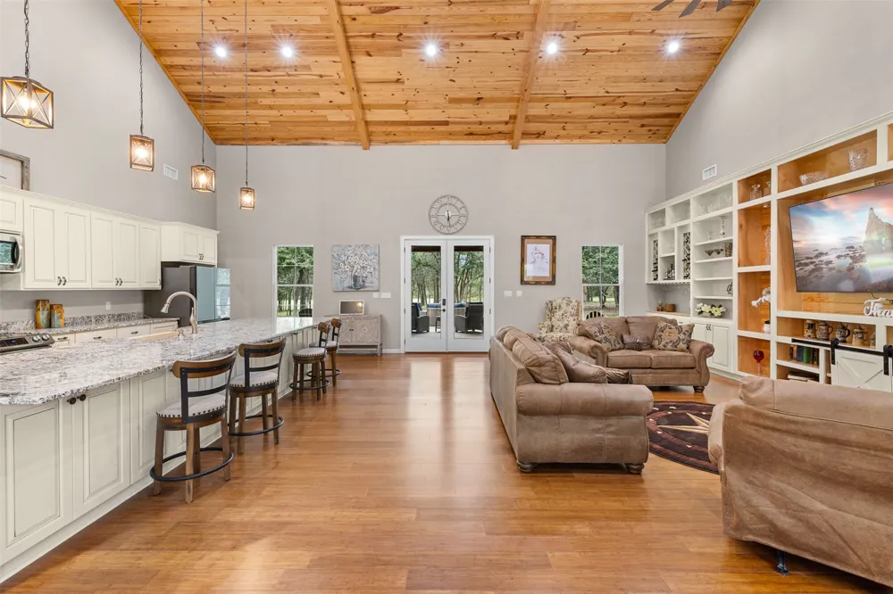 6944 County Road 132 Somerville, TX 77879
