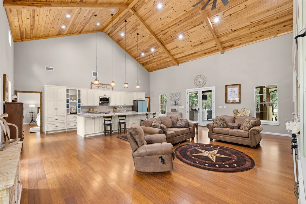 6944 County Road 132 Somerville, TX 77879