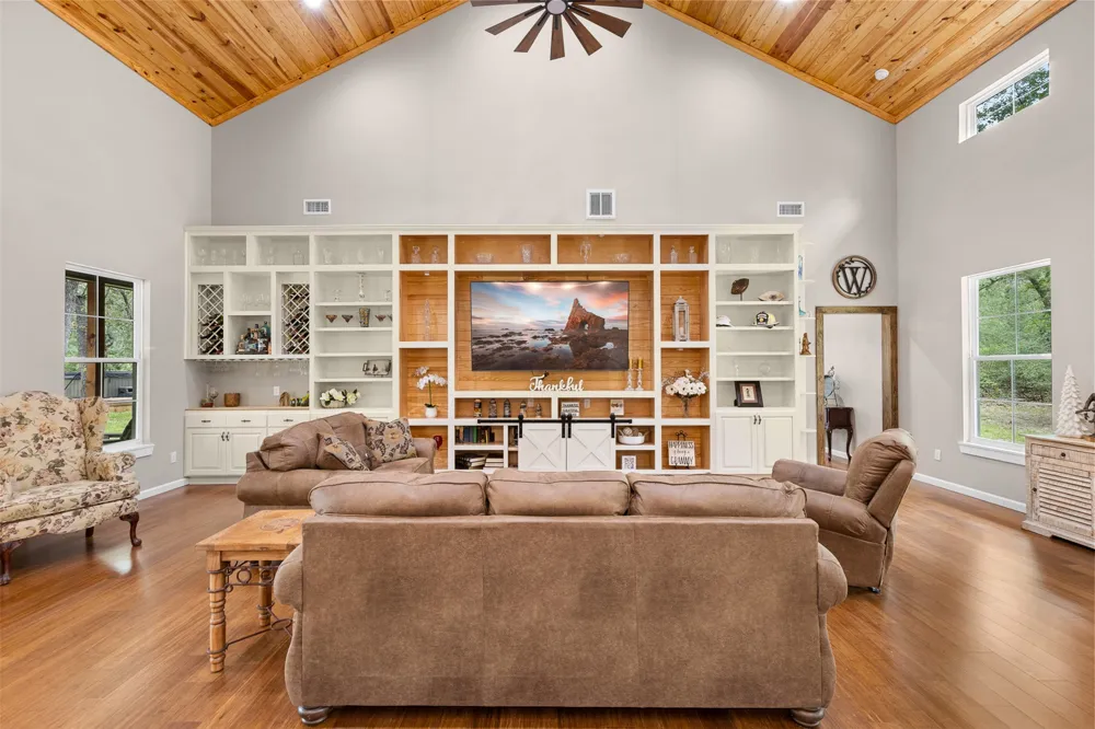 6944 County Road 132 Somerville, TX 77879