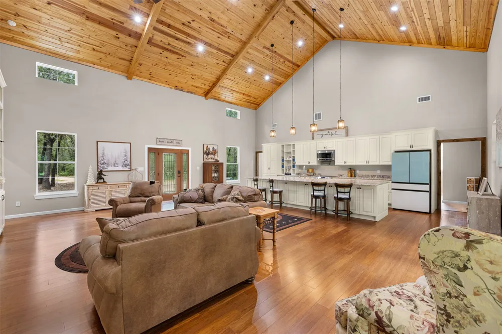 6944 County Road 132 Somerville, TX 77879