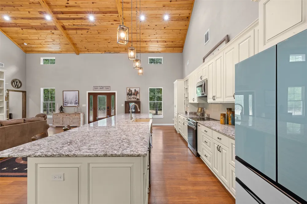 6944 County Road 132 Somerville, TX 77879