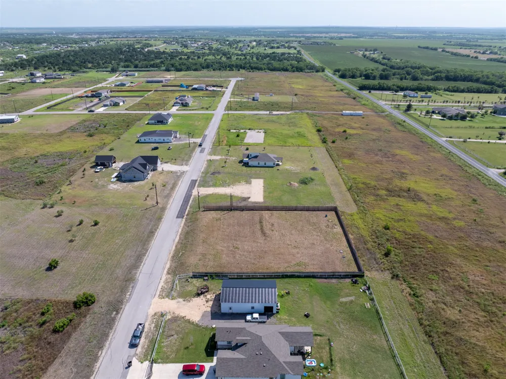 205 Desperado Loop Del Valle, TX 78617