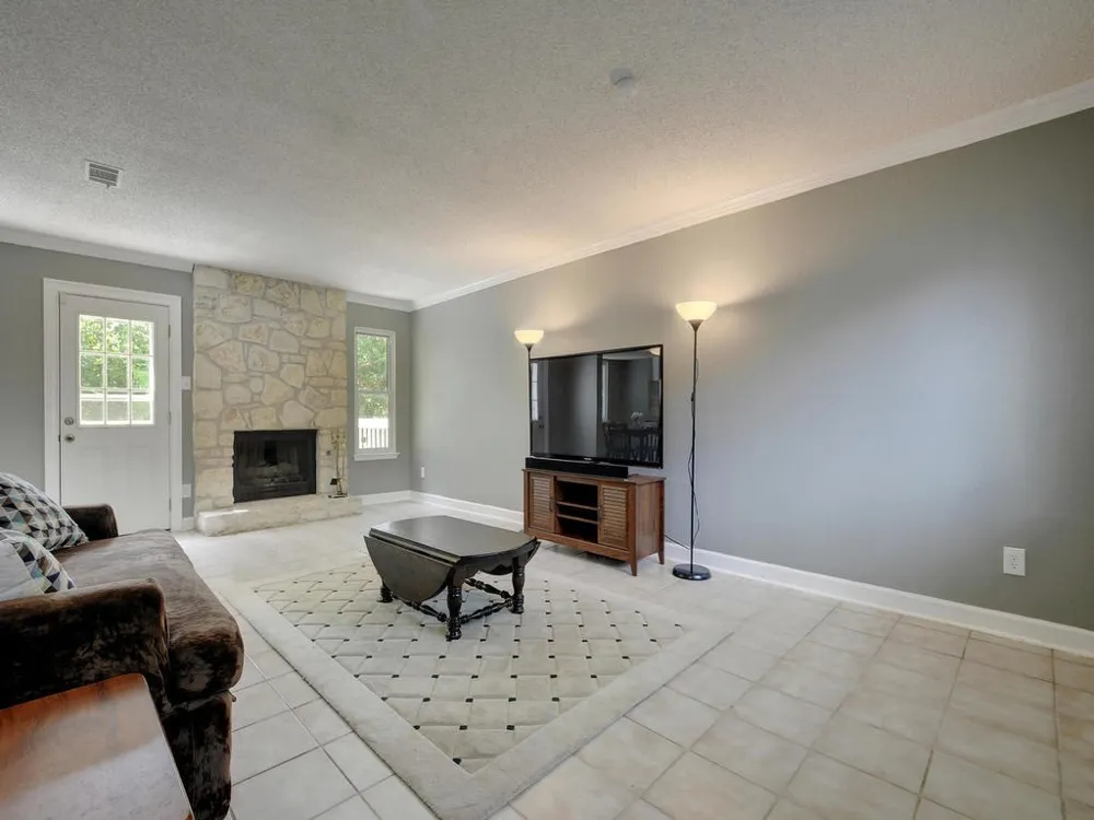 8421 Spring Valley Drive Austin, TX 78736