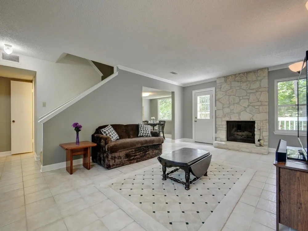 8421 Spring Valley Drive Austin, TX 78736