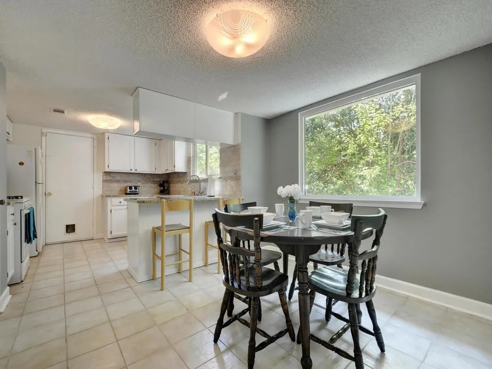 8421 Spring Valley Drive Austin, TX 78736