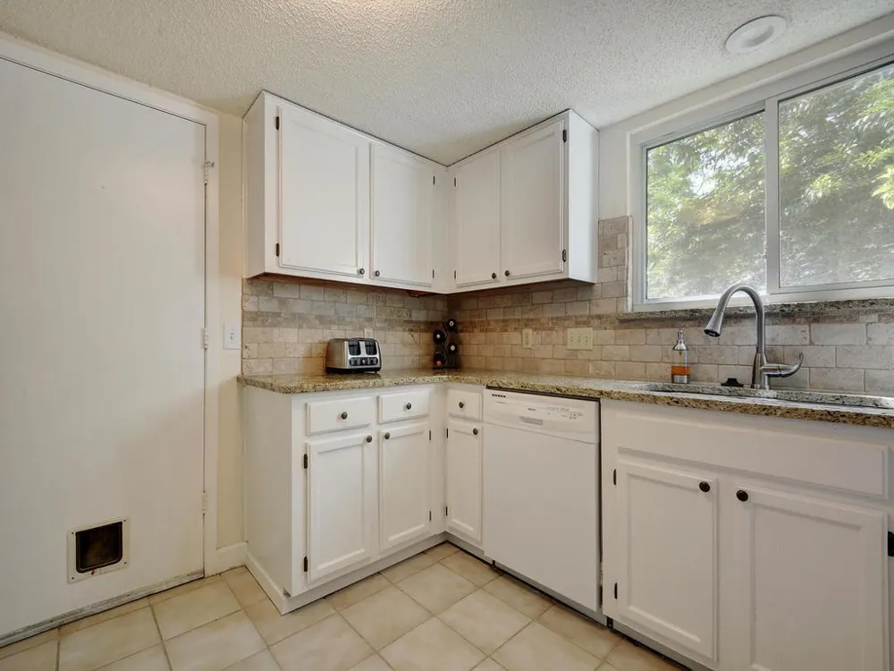 8421 Spring Valley Drive Austin, TX 78736