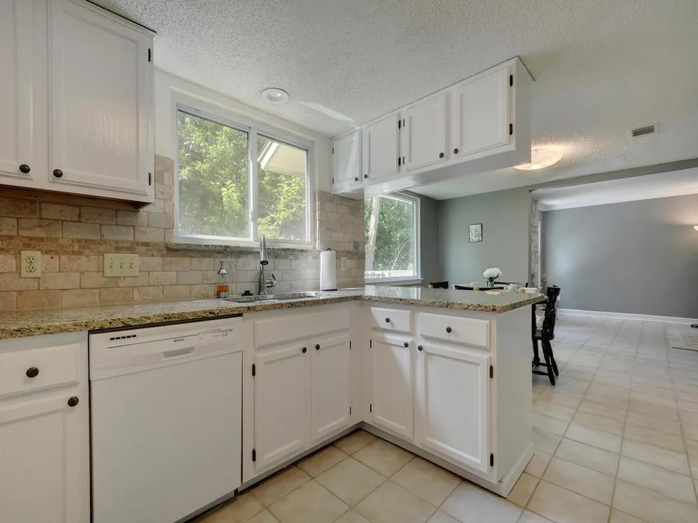 8421 Spring Valley Drive Austin, TX 78736