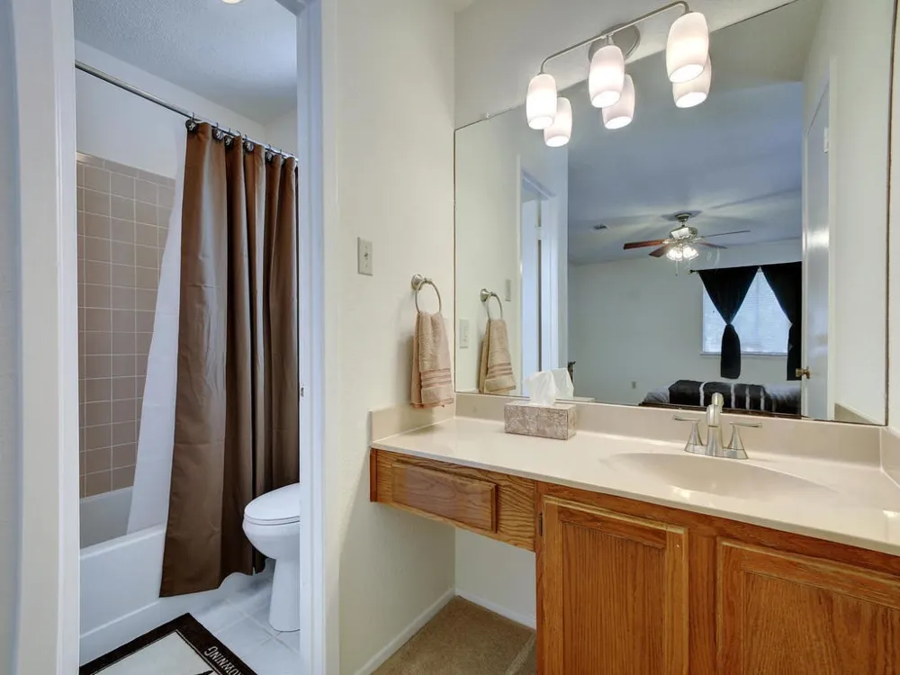 8421 Spring Valley Drive Austin, TX 78736