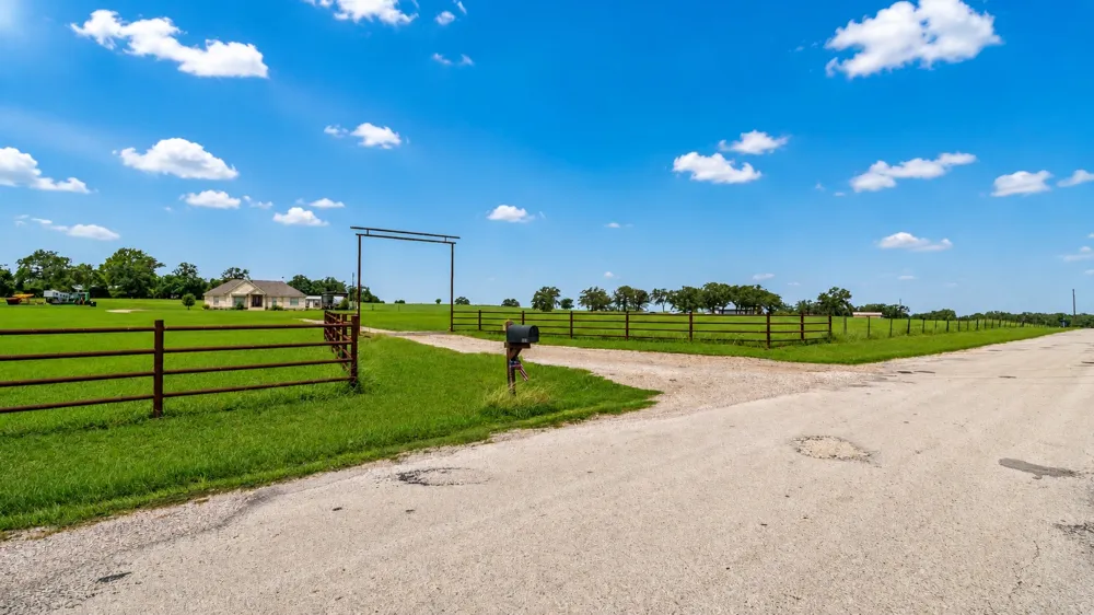 1606 County Road 216 Giddings, TX 78942