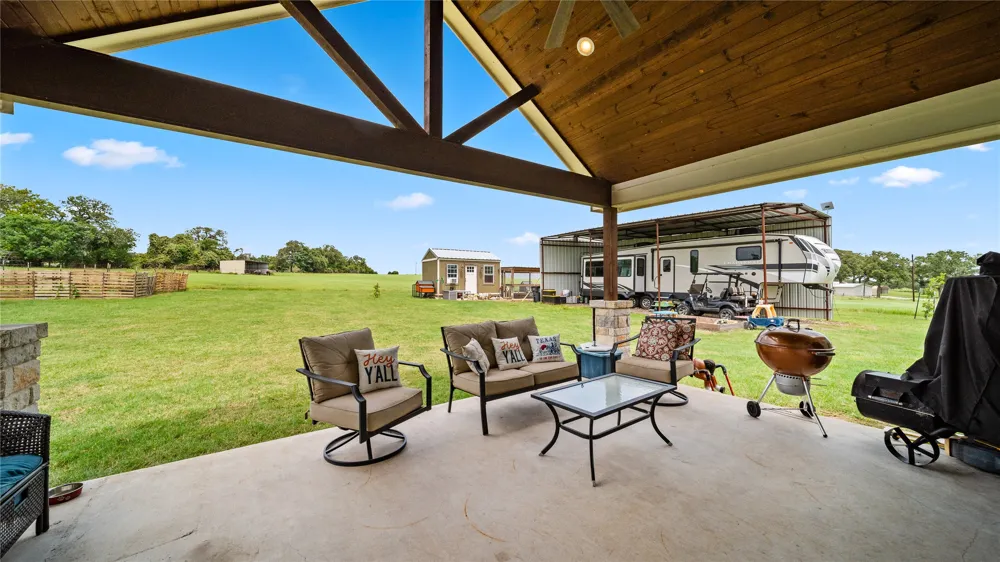 1606 County Road 216 Giddings, TX 78942