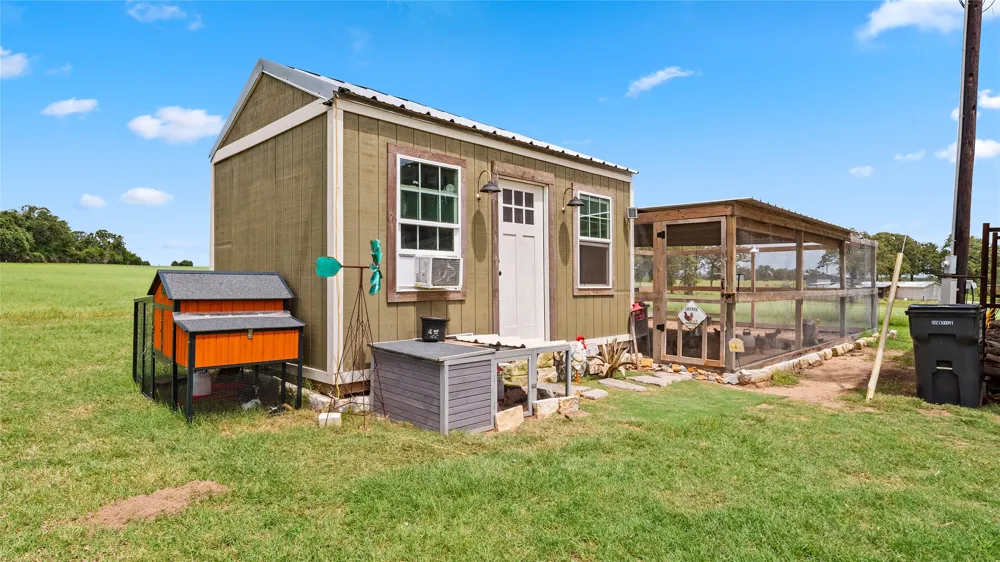 1606 County Road 216 Giddings, TX 78942