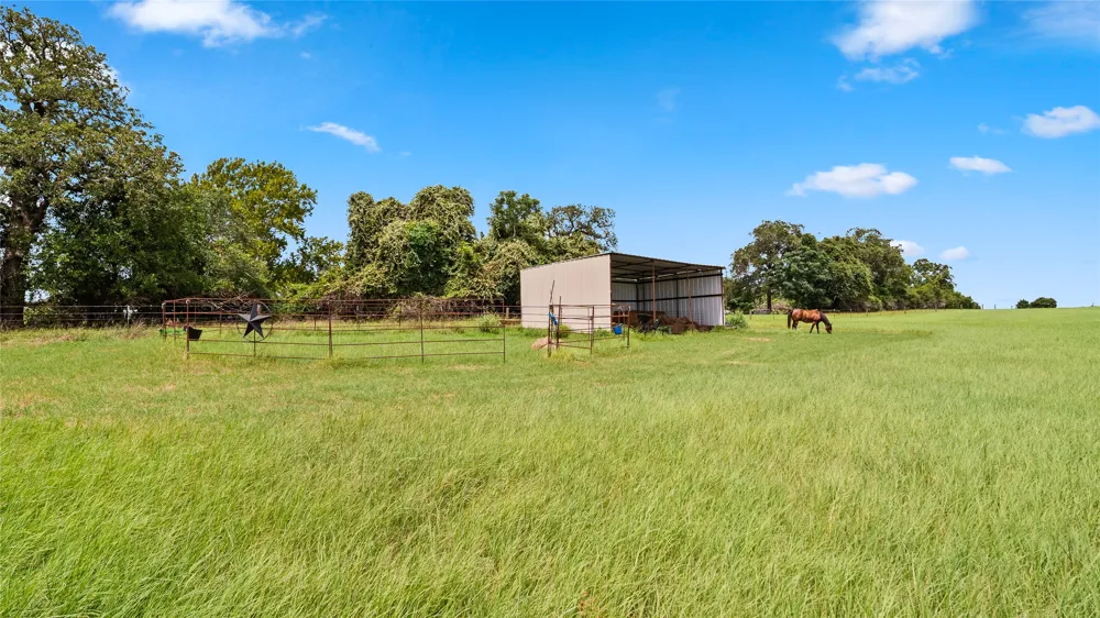 1606 County Road 216 Giddings, TX 78942