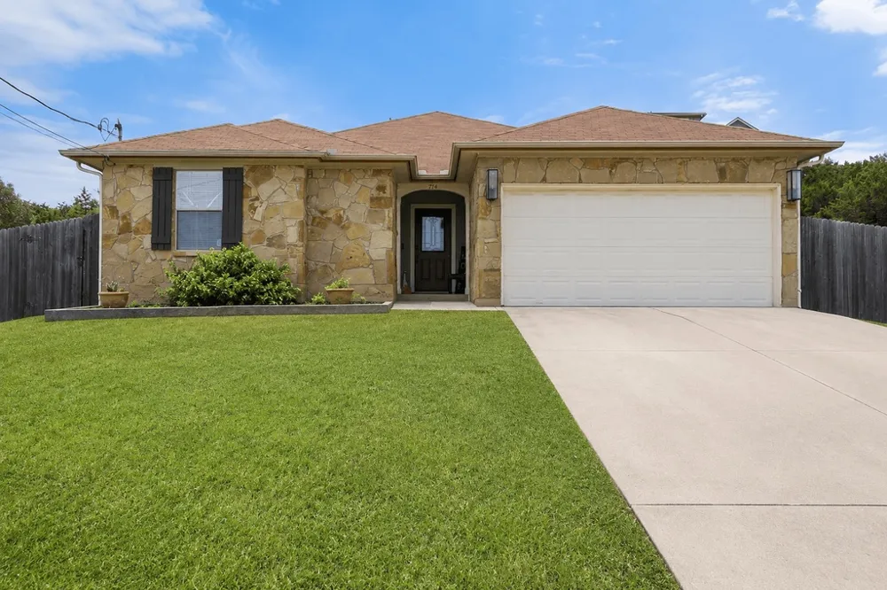 714 Newport Drive Spicewood, TX 78669