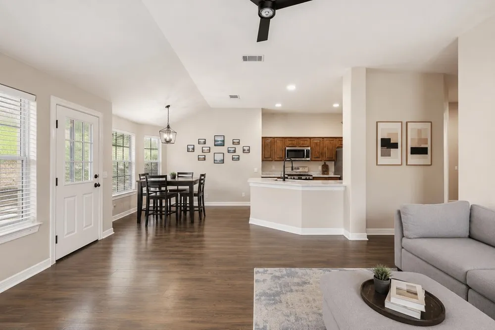 714 Newport Drive Spicewood, TX 78669