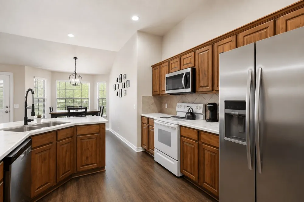 714 Newport Drive Spicewood, TX 78669