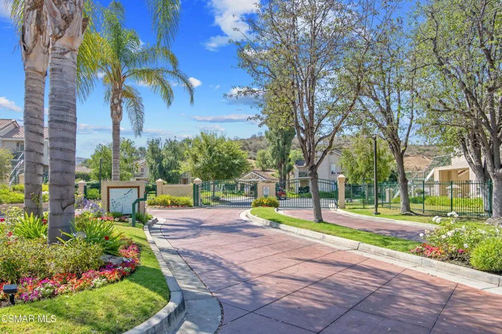 275 Ridgeton Lane #B Simi Valley, CA 93065