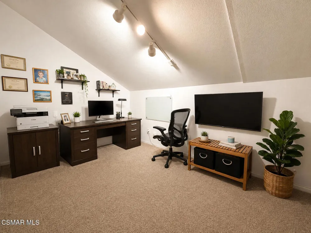 275 Ridgeton Lane #B Simi Valley, CA 93065