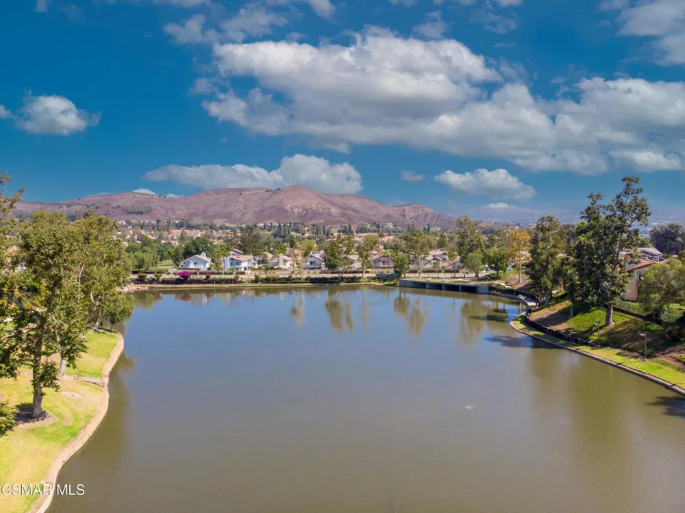 275 Ridgeton Lane #B Simi Valley, CA 93065