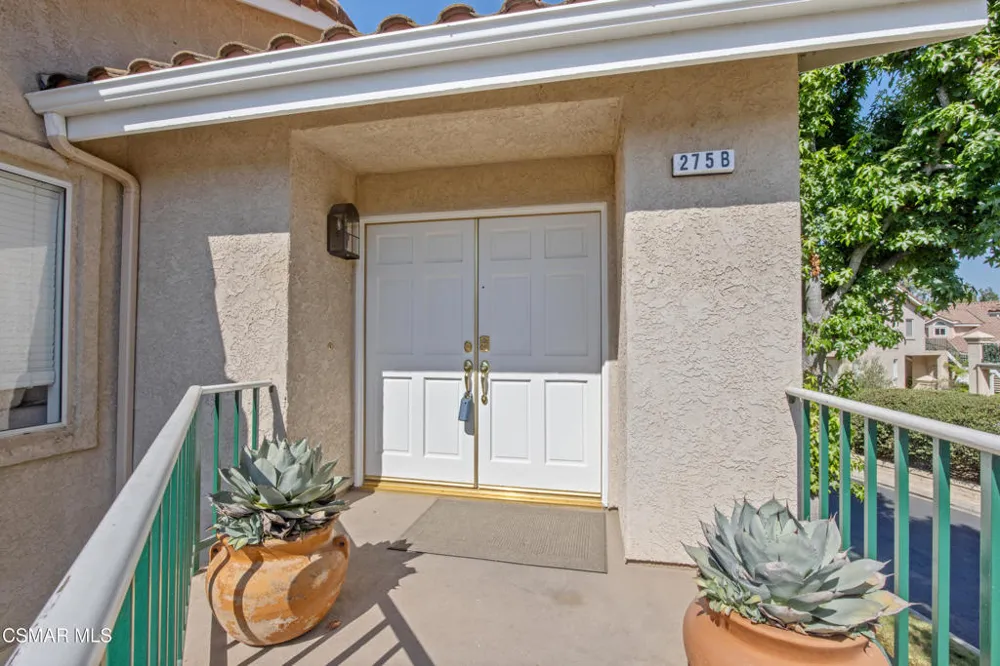 275 Ridgeton Lane #B Simi Valley, CA 93065