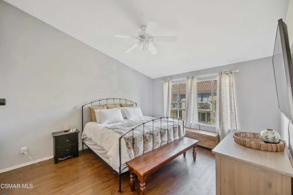 275 Ridgeton Lane #B Simi Valley, CA 93065