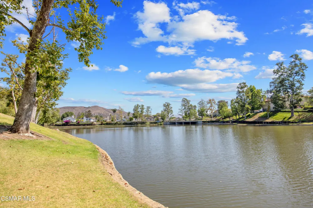 275 Ridgeton Lane #B Simi Valley, CA 93065