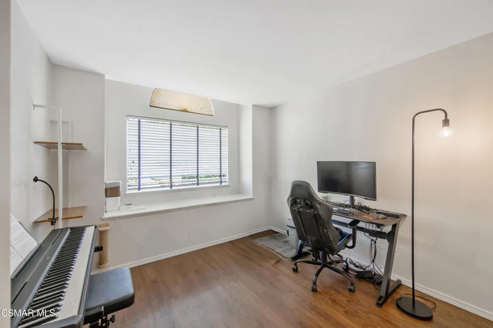 275 Ridgeton Lane #B Simi Valley, CA 93065