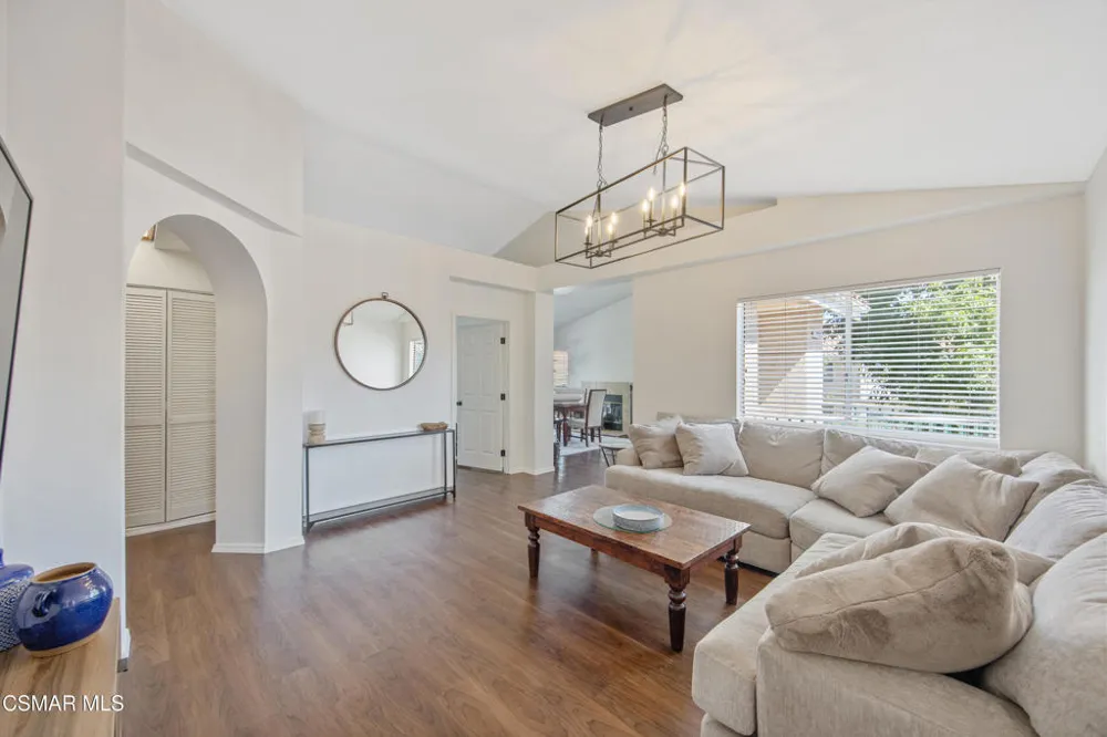 275 Ridgeton Lane #B Simi Valley, CA 93065