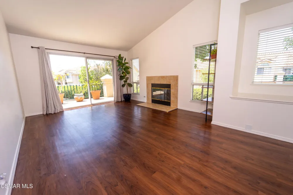 275 Ridgeton Lane #B Simi Valley, CA 93065
