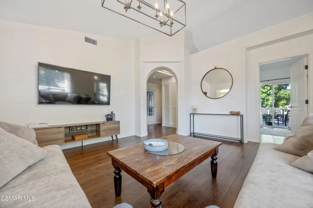 275 Ridgeton Lane #B Simi Valley, CA 93065