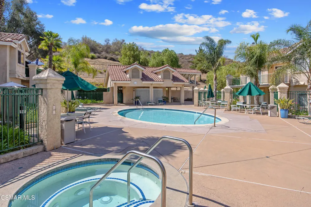 275 Ridgeton Lane #B Simi Valley, CA 93065