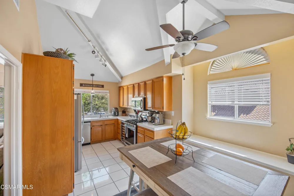 275 Ridgeton Lane #B Simi Valley, CA 93065
