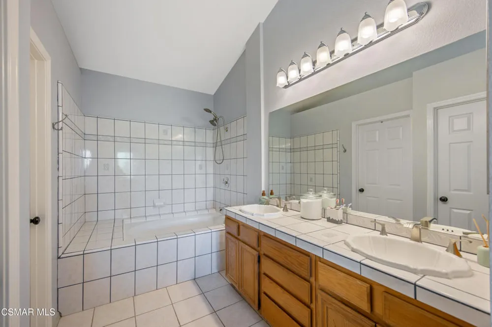 275 Ridgeton Lane #B Simi Valley, CA 93065