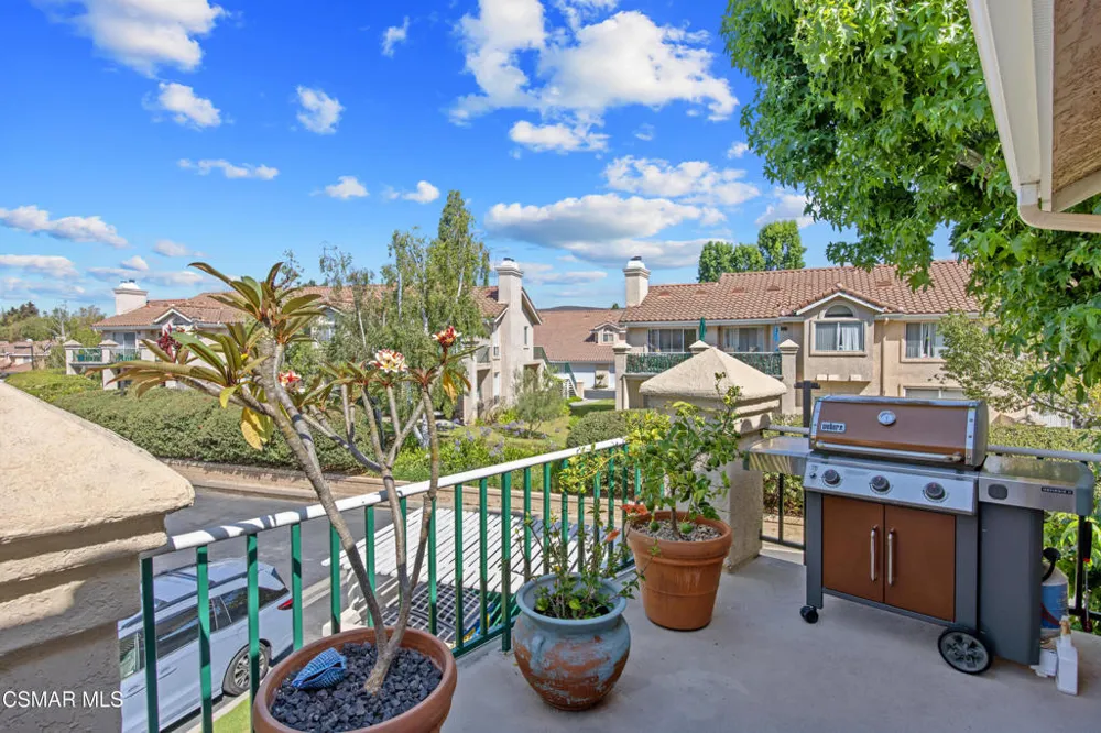 275 Ridgeton Lane #B Simi Valley, CA 93065