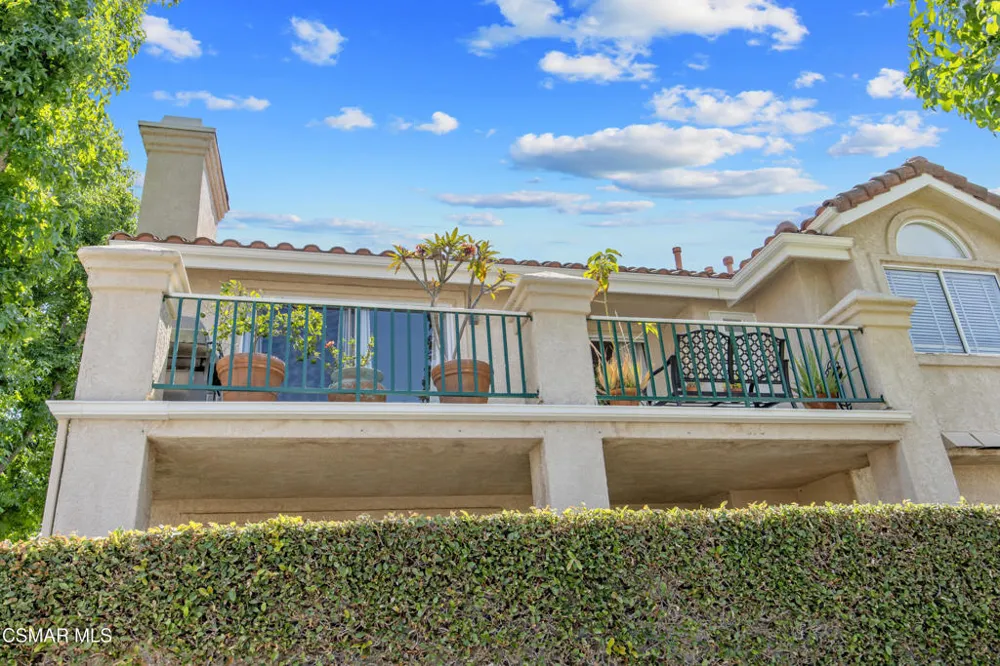 275 Ridgeton Lane #B Simi Valley, CA 93065
