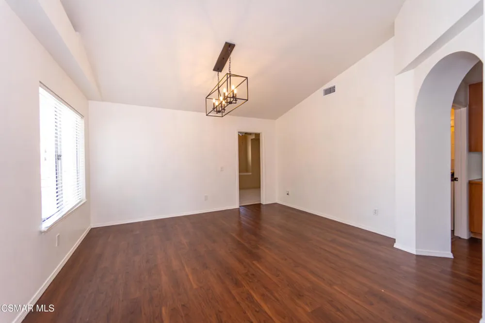275 Ridgeton Lane #B Simi Valley, CA 93065