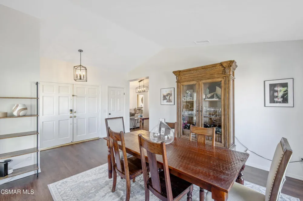 275 Ridgeton Lane #B Simi Valley, CA 93065