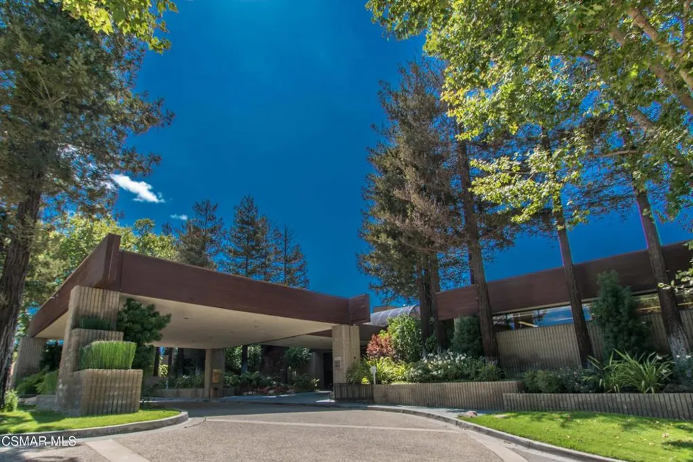 275 Ridgeton Lane #B Simi Valley, CA 93065
