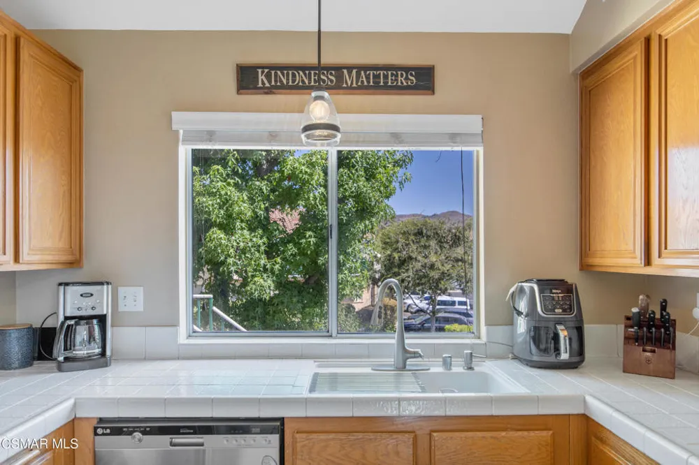 275 Ridgeton Lane #B Simi Valley, CA 93065