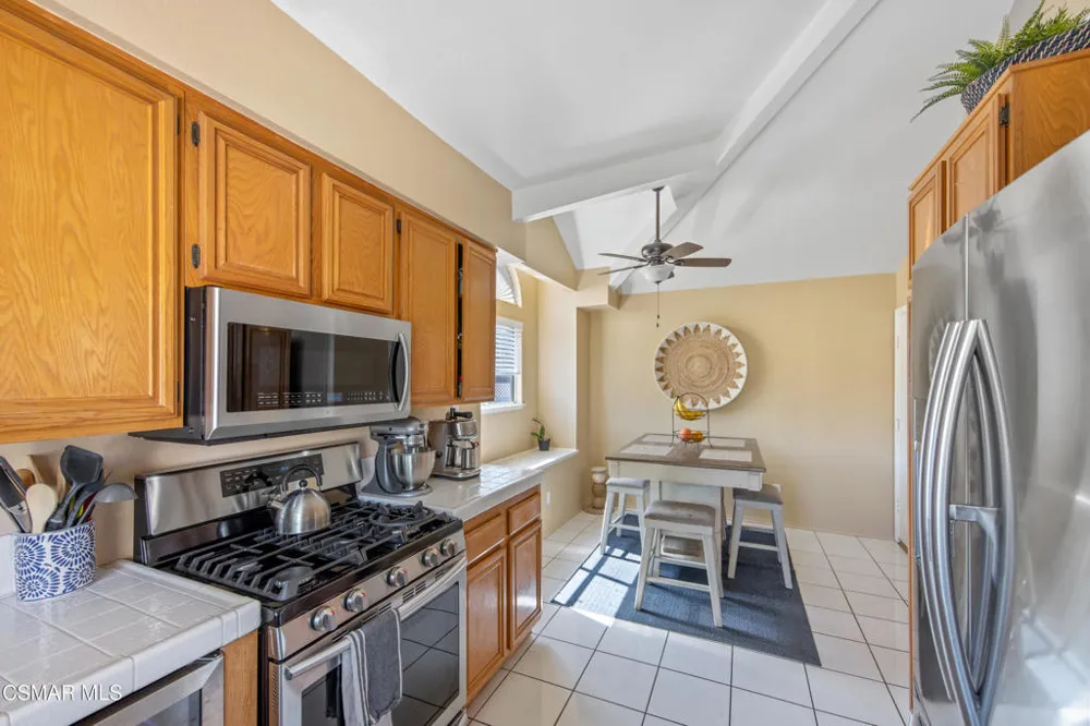275 Ridgeton Lane #B Simi Valley, CA 93065