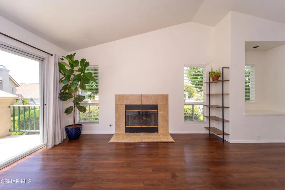 275 Ridgeton Lane #B Simi Valley, CA 93065