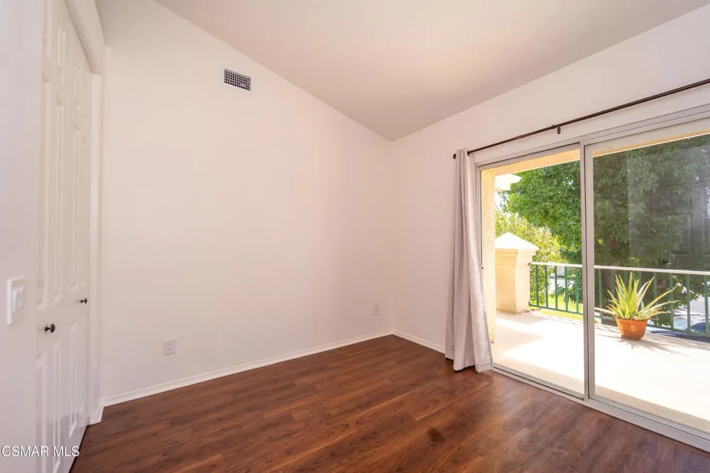 275 Ridgeton Lane #B Simi Valley, CA 93065