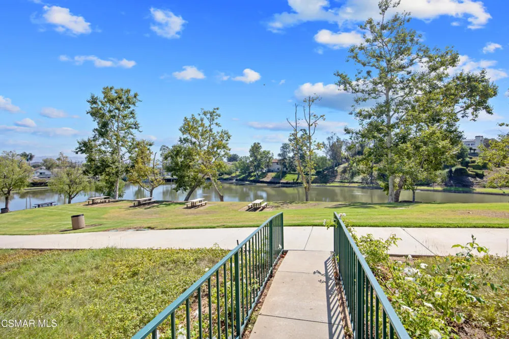 275 Ridgeton Lane #B Simi Valley, CA 93065
