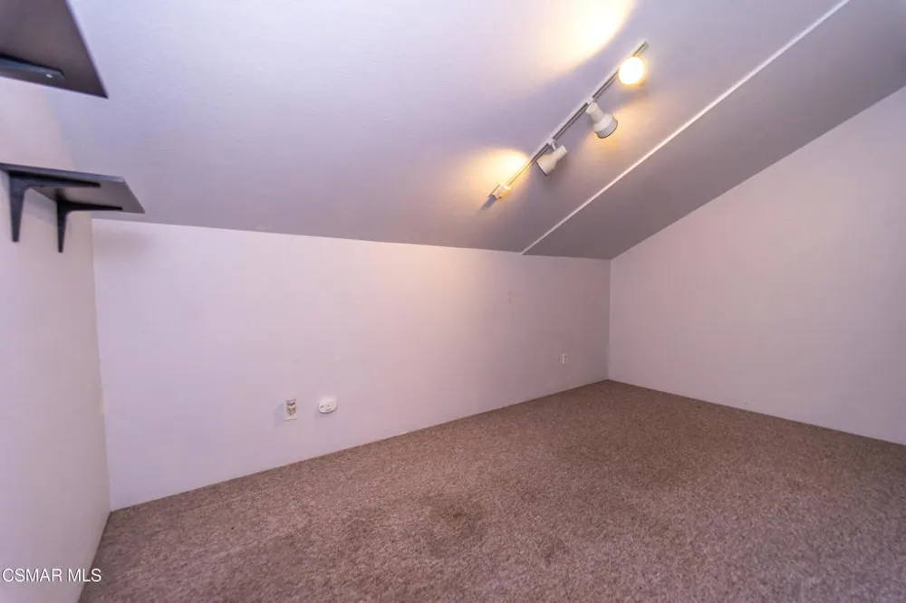 275 Ridgeton Lane #B Simi Valley, CA 93065