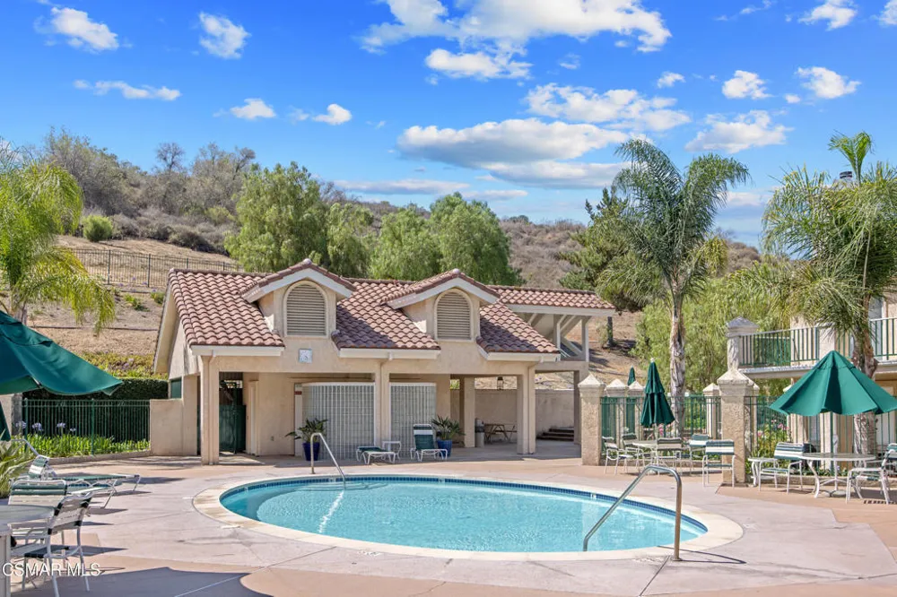 275 Ridgeton Lane #B Simi Valley, CA 93065
