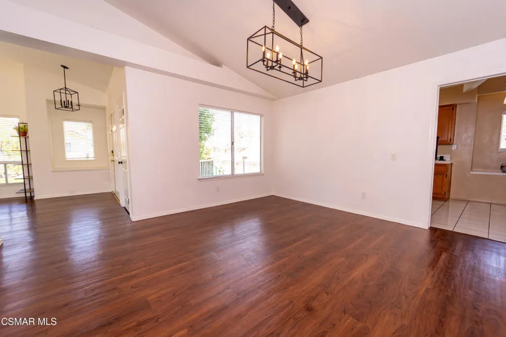 275 Ridgeton Lane #B Simi Valley, CA 93065