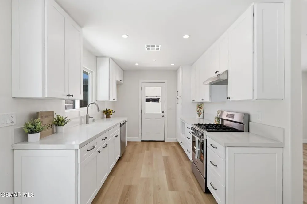 1307 Clay Avenue Ventura, CA 93004