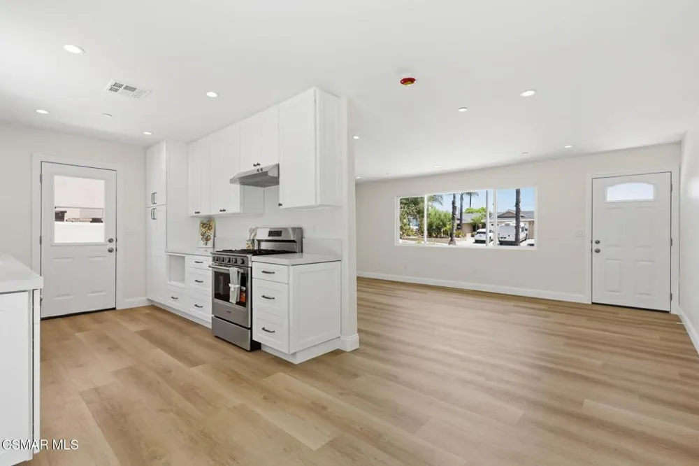1307 Clay Avenue Ventura, CA 93004