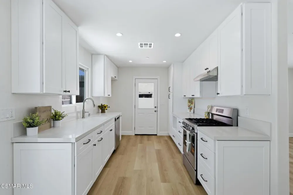 1307 Clay Avenue Ventura, CA 93004